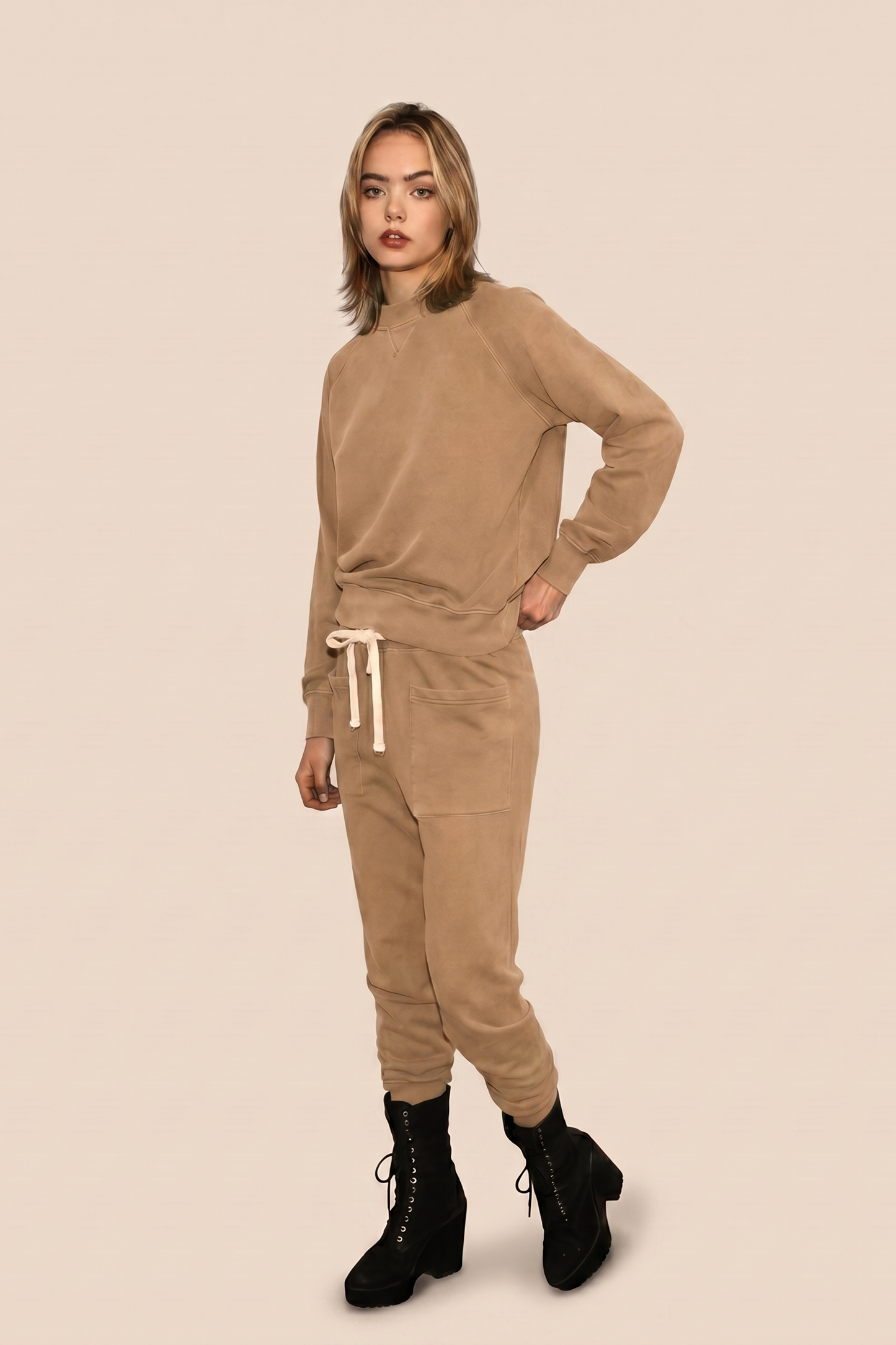 The Birdie Joggers - Camel in M view 3 - Joggers Camel (bottom)