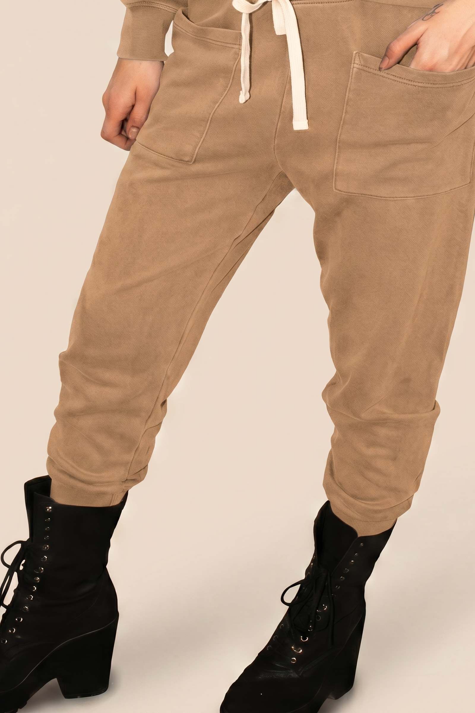 The Birdie Joggers - Camel in S view 2 - Joggers Camel (bottom)