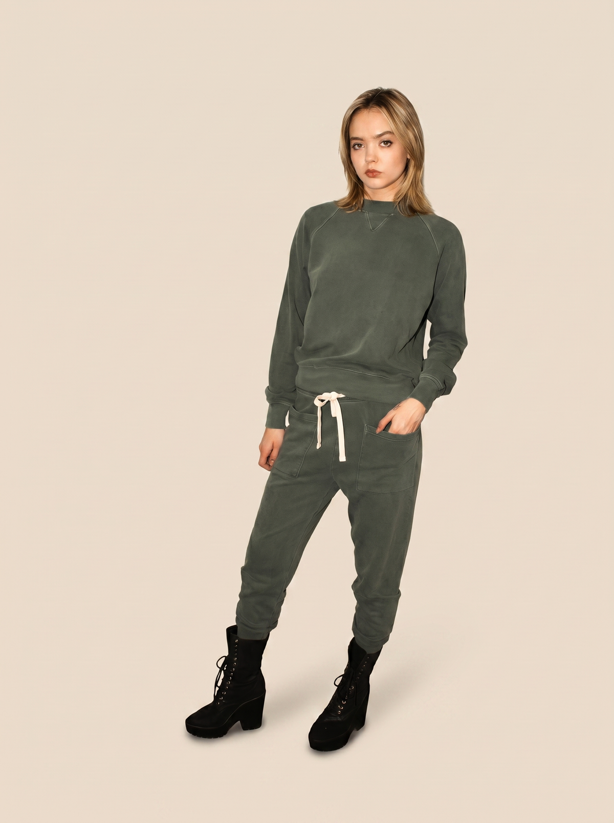 The Birdie Joggers - Olive in M view 3 - Joggers Olive (bottom)