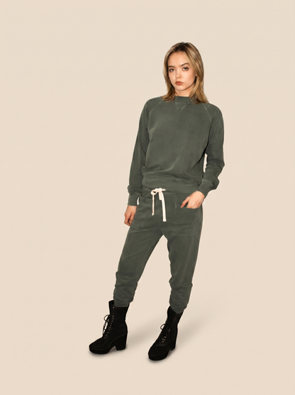 The Birdie Joggers - Olive in M view 3 - Joggers Olive (bottom)