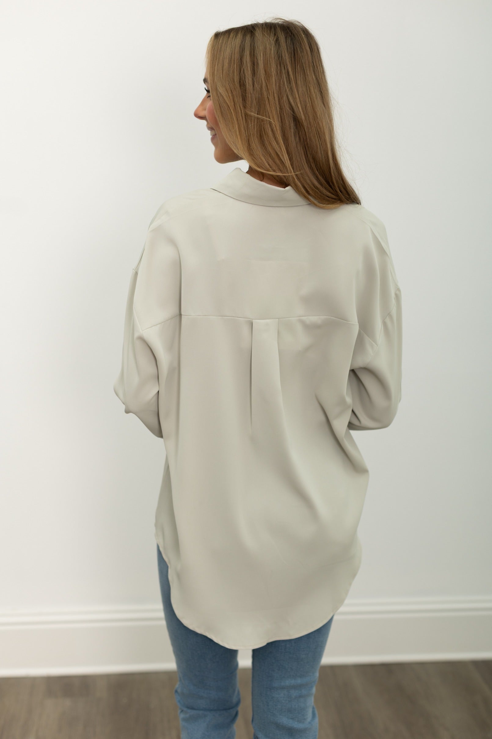 The Kathryn Button-up, Grey in Grey view 7 - Button Grey (top)