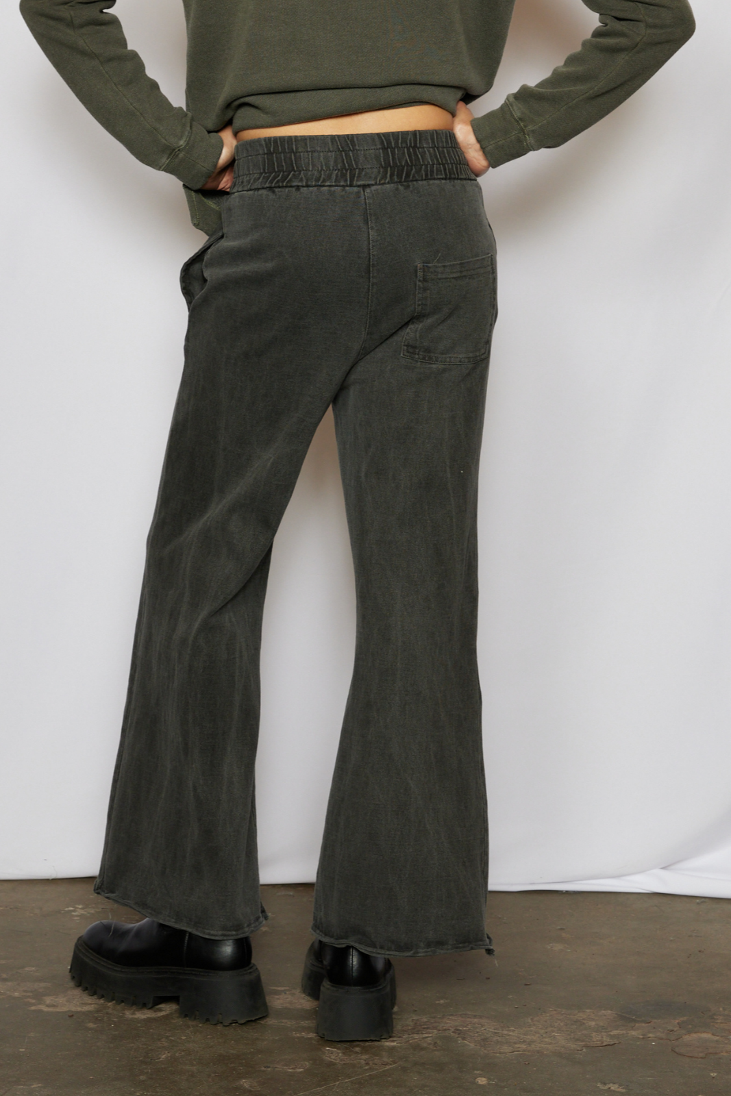 The Lainey Pant S view 4 (bottom) - lainey pants, lainey pant tiger mist, lainey pants split - shop at us.meeeshop