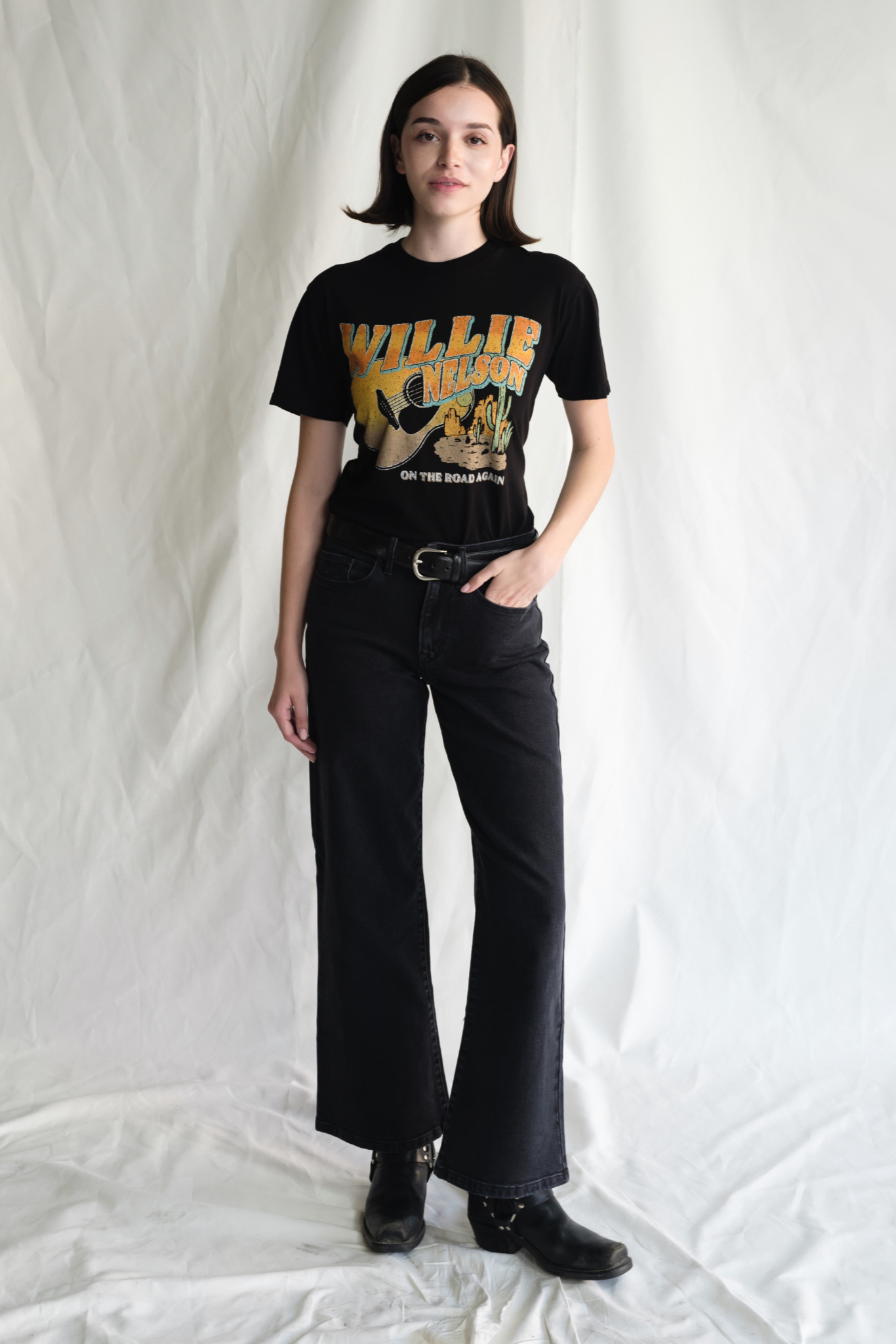 Willie Nelson "like a Band O' Gypsies" Tee in L view 4 - Willie Nelson Tee Shirt (top)