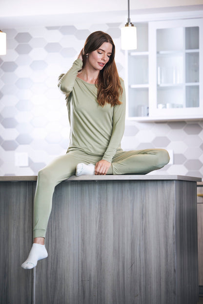 Women's Bamboo Lounge Set - Long Sleeve T-shirt and Jogger Pants in Small - Women'S Bamboo Pants Jeans (top)