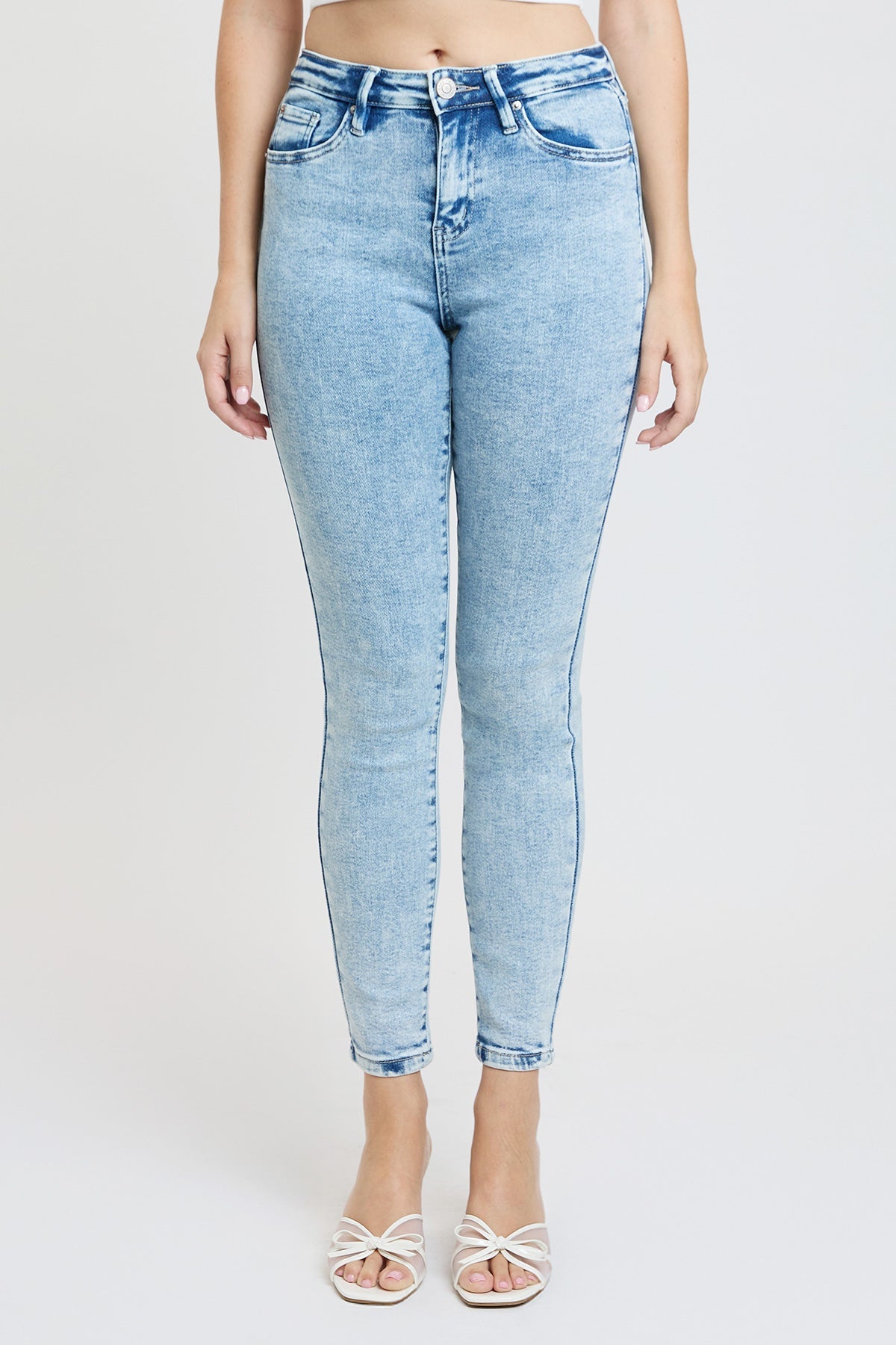 Women's Essential Skinny Jeans in L Light Blue view 2 - Women'S Essential Jeans (bottom)