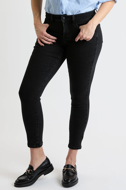Women's Everyday Skinny Jean in W Black view 19 - Women'S Everyday Jeans (bottom)