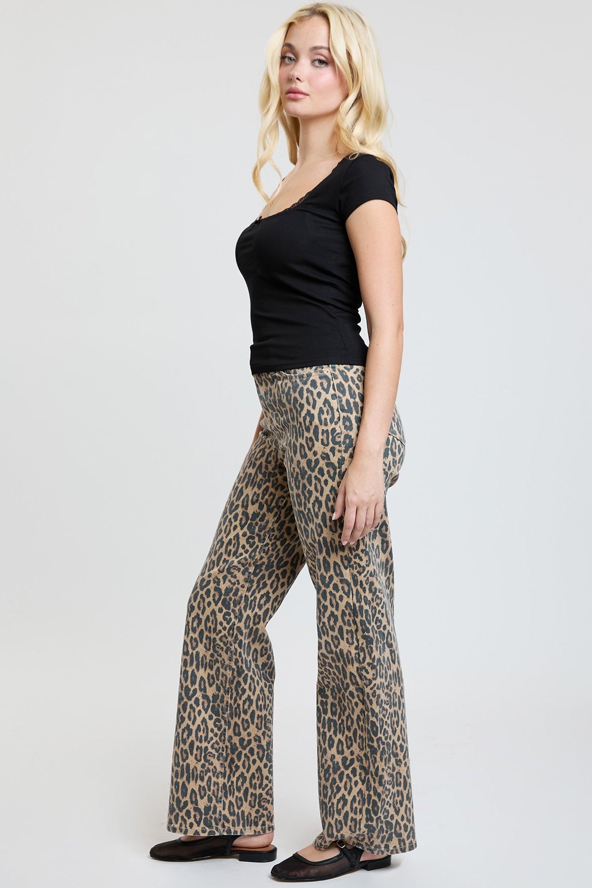 Women's High Rise Animal Print Wide Leg Jeans in Cheetah view 5 - High-Waisted - Women High Jeans (bottom)