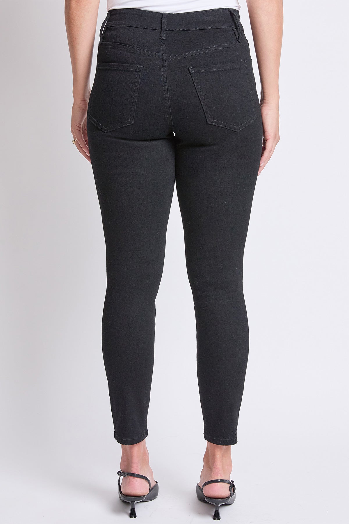 Women's High Rise Basic 5 Pocket Skinny Jeans in W Black view 4 - High-Waisted - Women High Jeans (bottom)