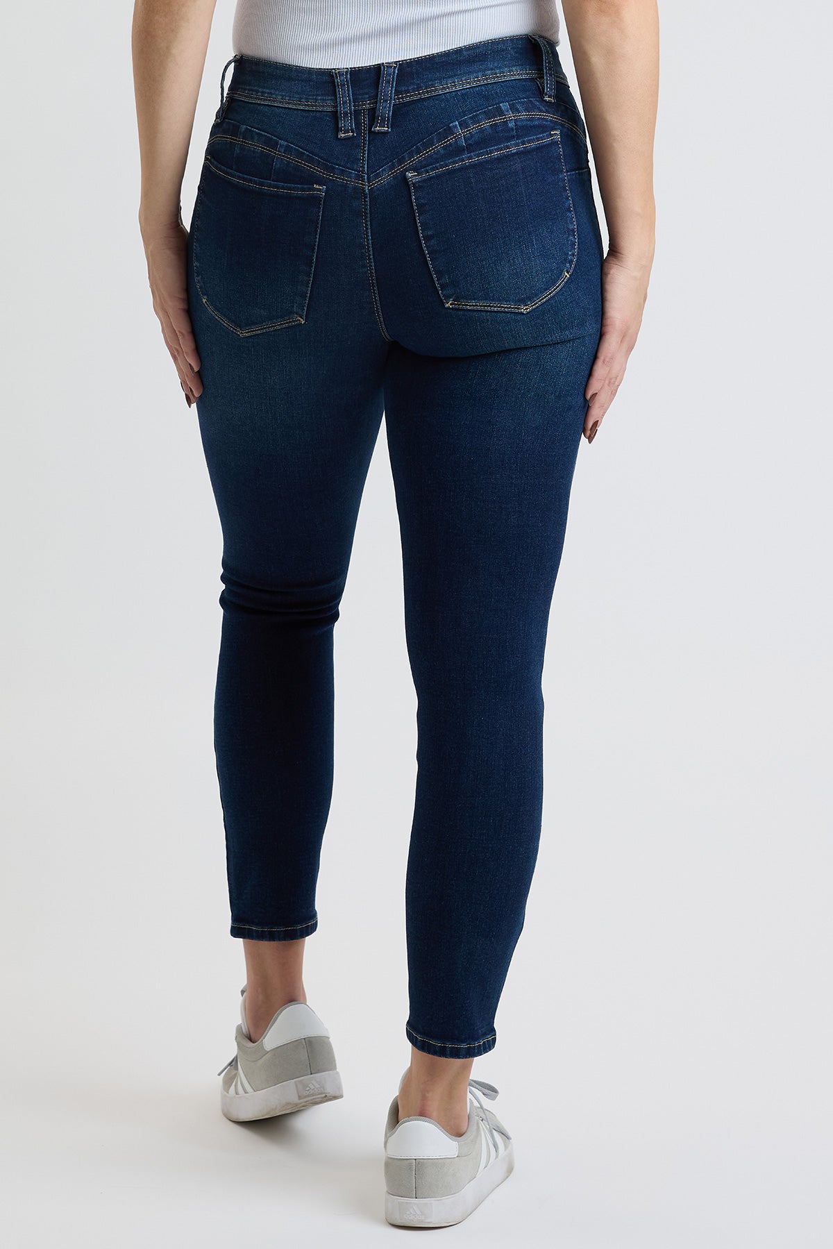 Women's High Rise Curve Confidence Skinny Jeans in D Dark Blue view 8 - High-Waisted - Women High Jeans (bottom)