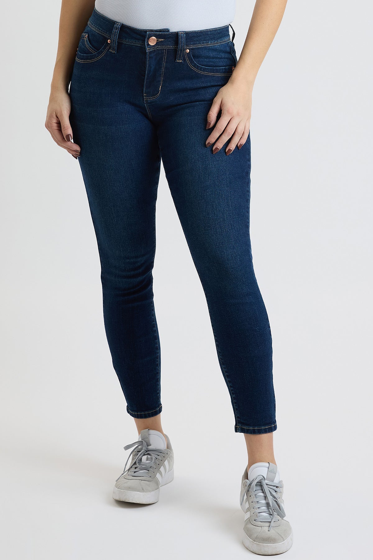 Women's High Rise Curve Confidence Skinny Jeans in D Dark Blue view 9 - High-Waisted - Women High Jeans (bottom)
