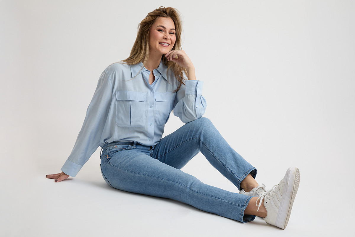 Women's High Rise Curve Confidence Straight Jeans in M Medium Blue view 7 - High-Waisted - Women High Jeans (bottom)