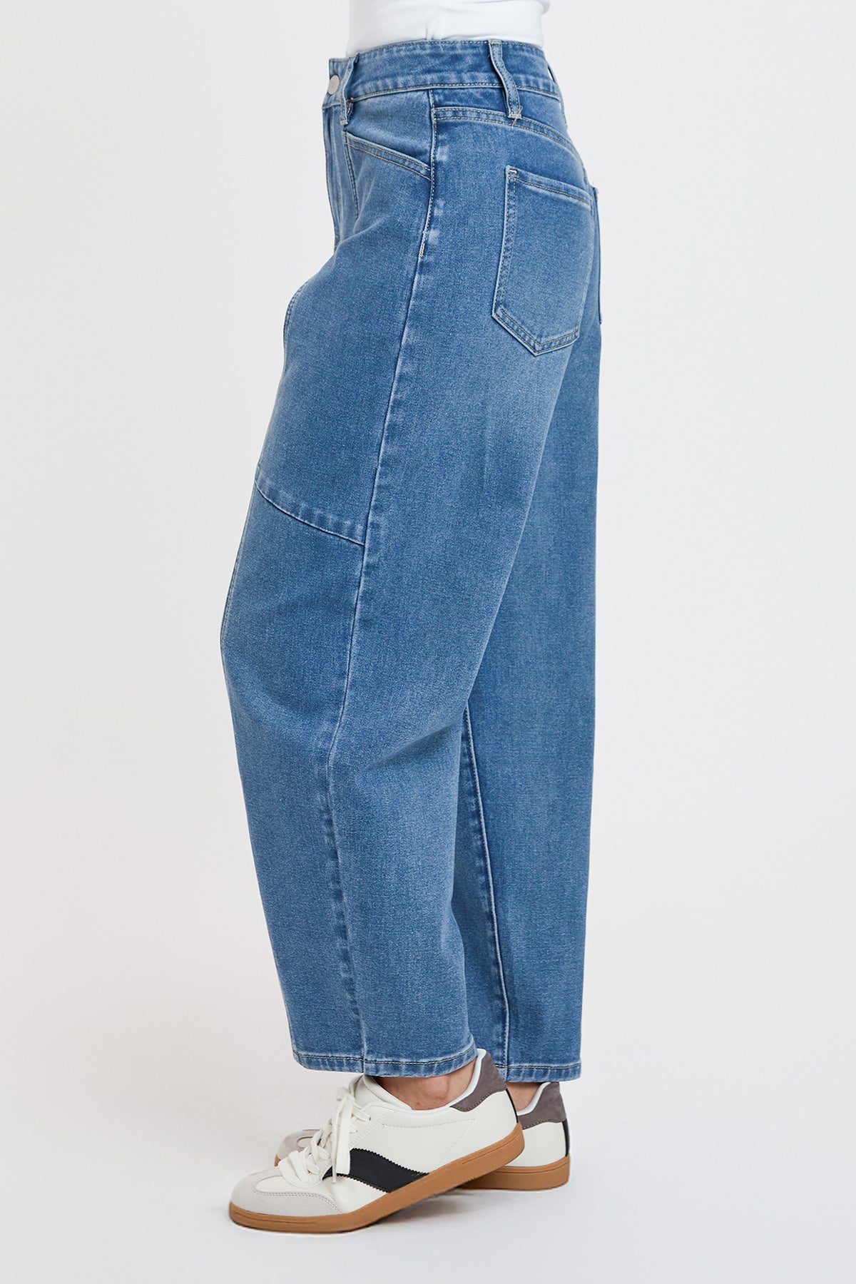 Women's High Rise Seamed Barrel Jeans in M Medium Blue view 3 - High-Waisted - Women High Jeans (bottom)