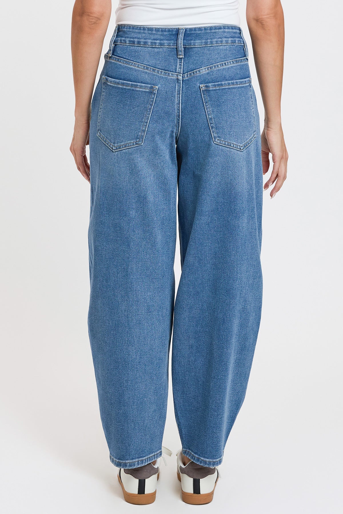 Women's High Rise Seamed Barrel Jeans in M Medium Blue view 4 - High-Waisted - Women High Jeans (bottom)