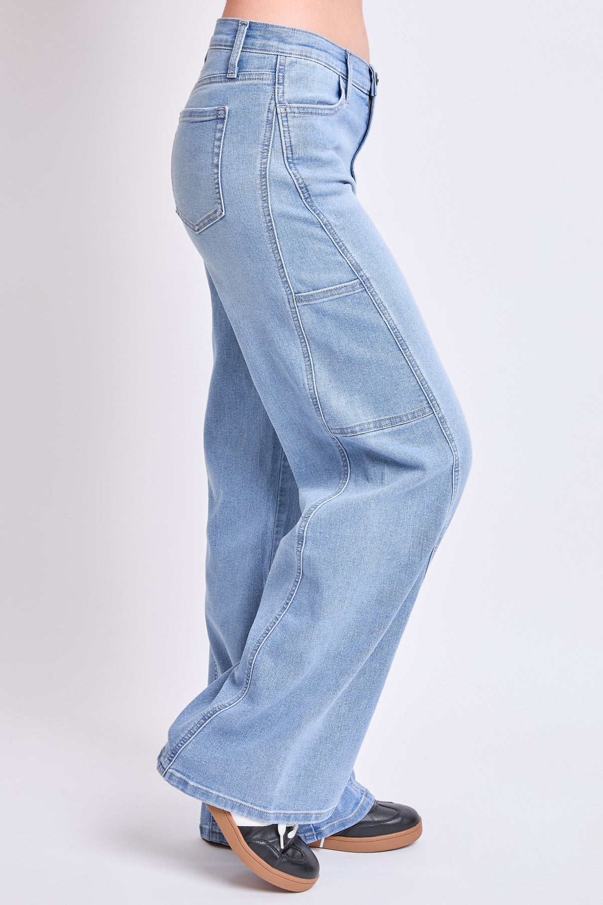 Women's High Rise Wide Leg Cargo Jeans in L Light Blue view 11 - High-Waisted - Women High Jeans (bottom)