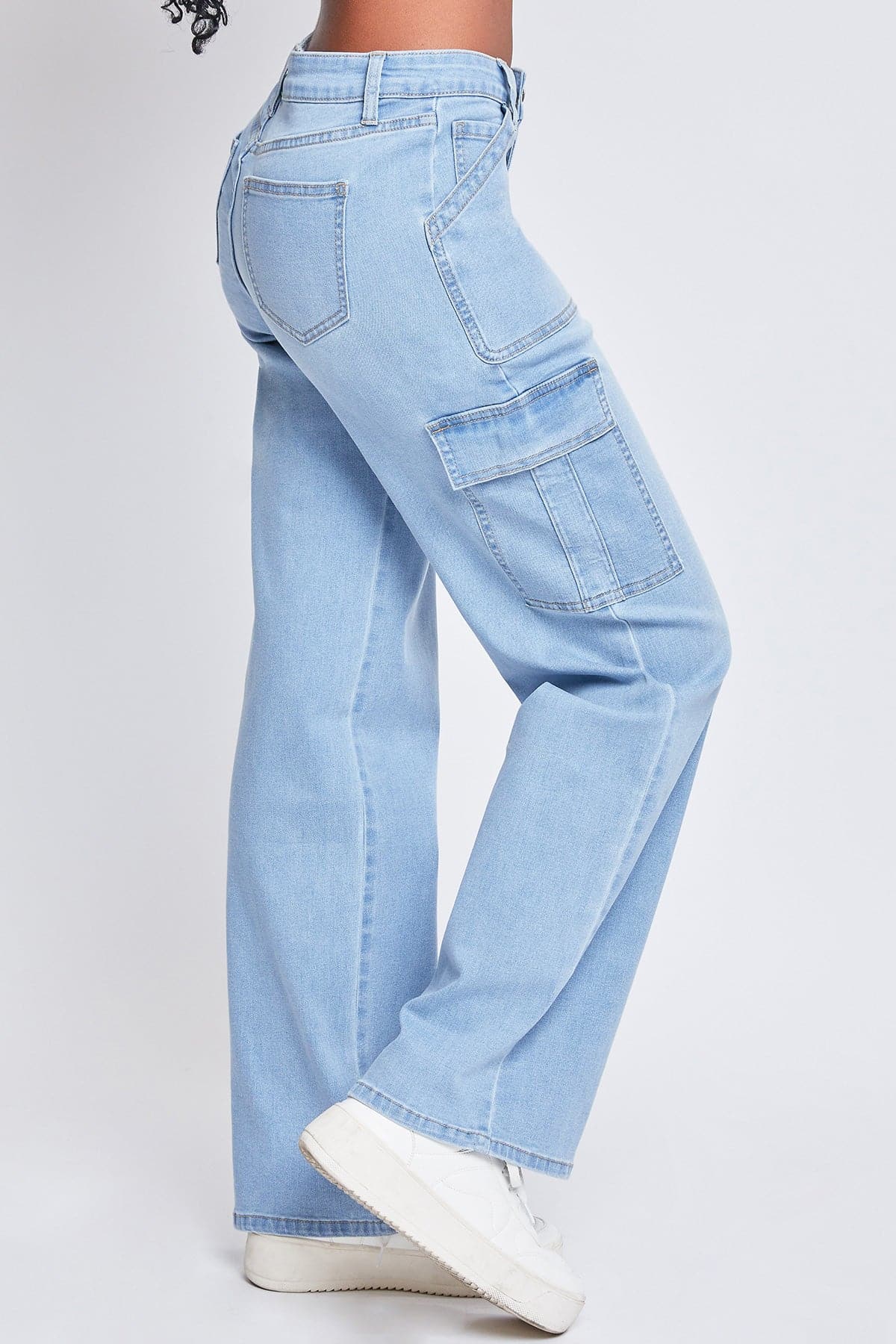Women's Low Rise Relaxed Cargo Jeans in L Light Blue view 10 - Relaxed Fit - Women'S Low Jeans (bottom)