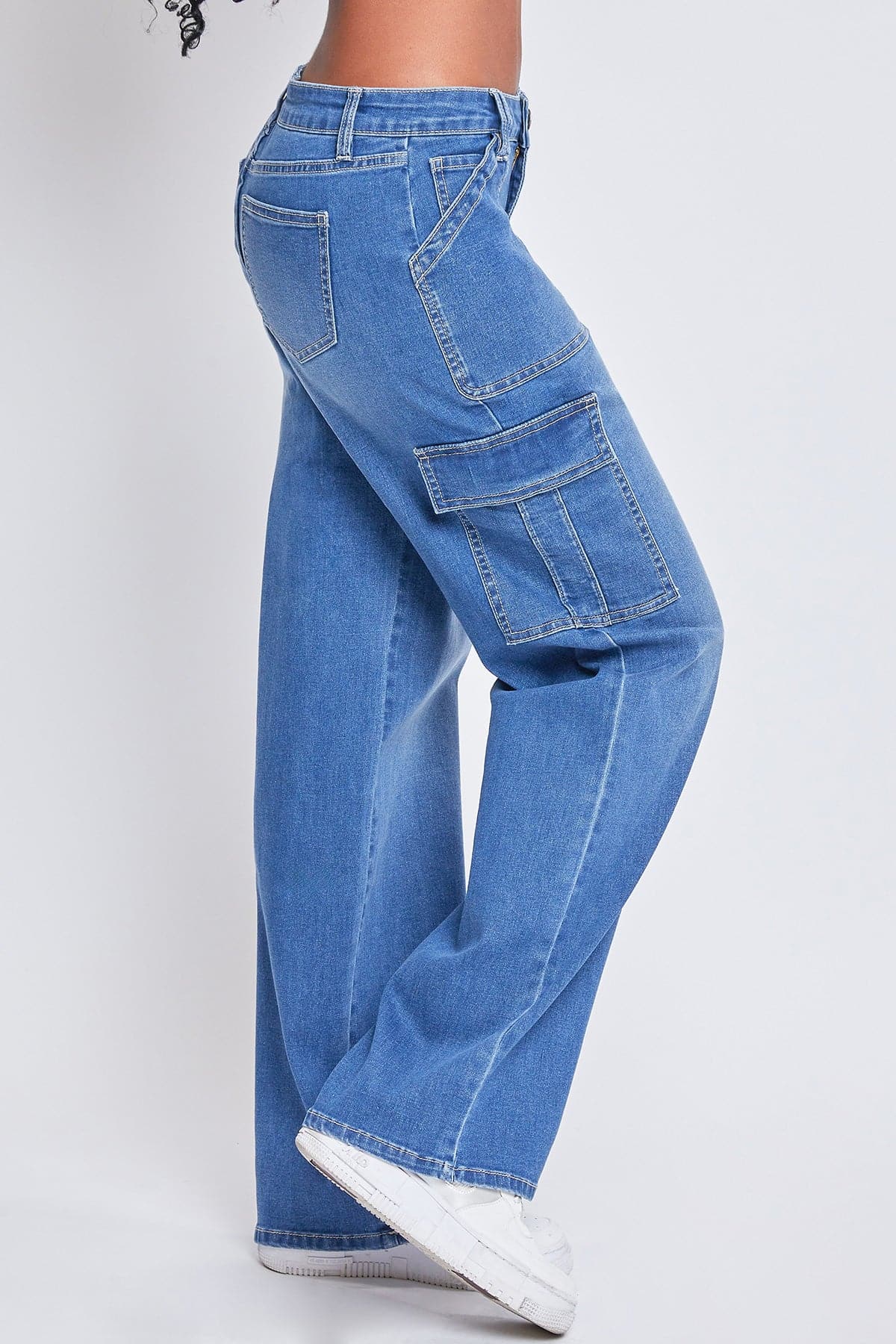 Women's Low Rise Relaxed Cargo Jeans in M Medium Blue view 4 - Relaxed Fit - Women'S Low Jeans (bottom)