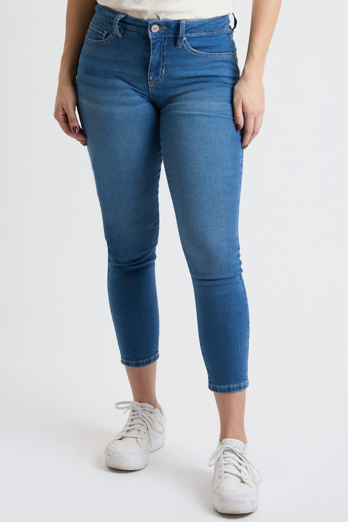 Women's Petite Sustainable High Rise Skinny Jeans in M Medium Blue view 2 - High-Waisted - Womens Petite Jeans Mid Rise