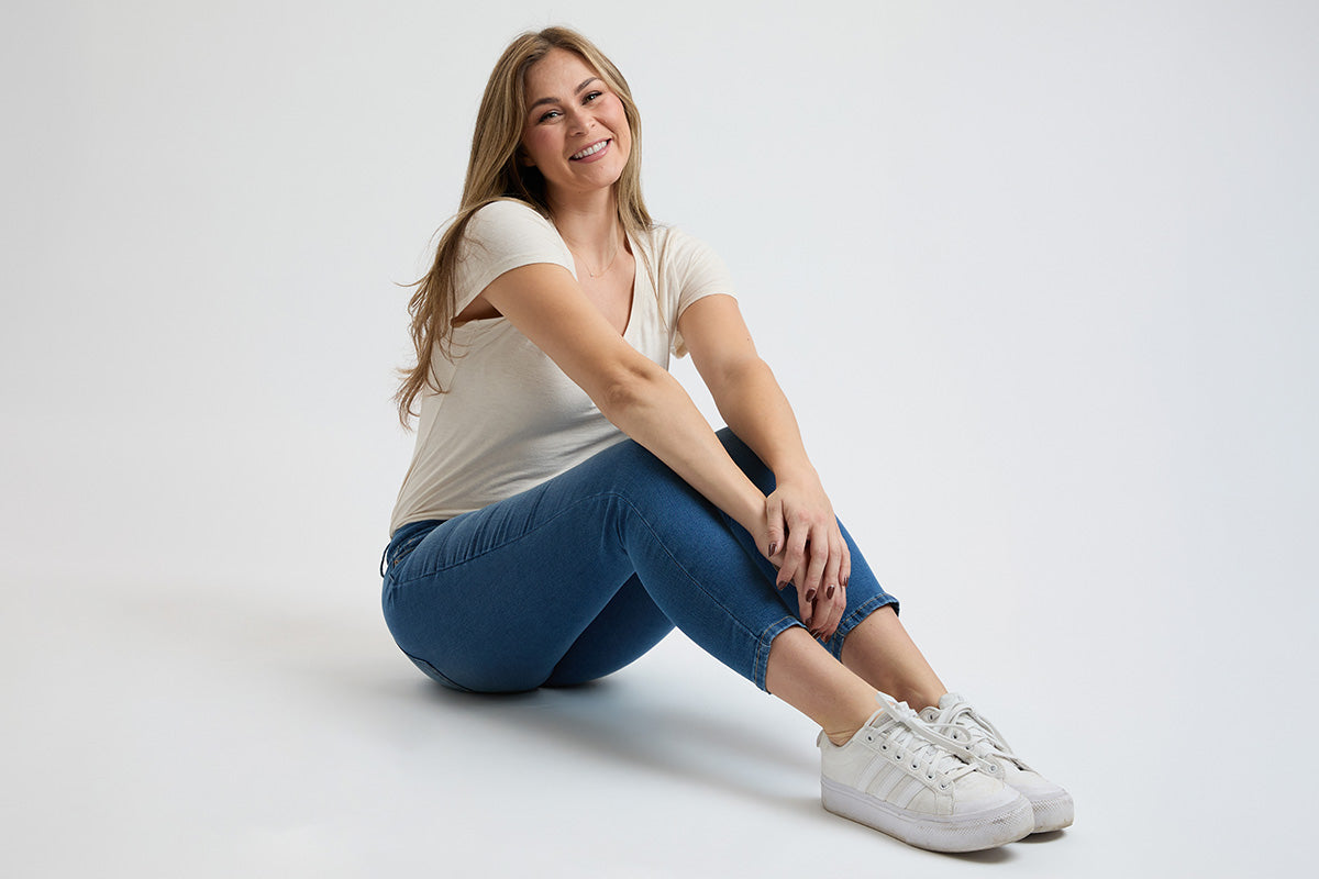 Women's Petite Sustainable High Rise Skinny Jeans in M Medium Blue view 6 - High-Waisted - Womens Petite Jeans Mid Rise