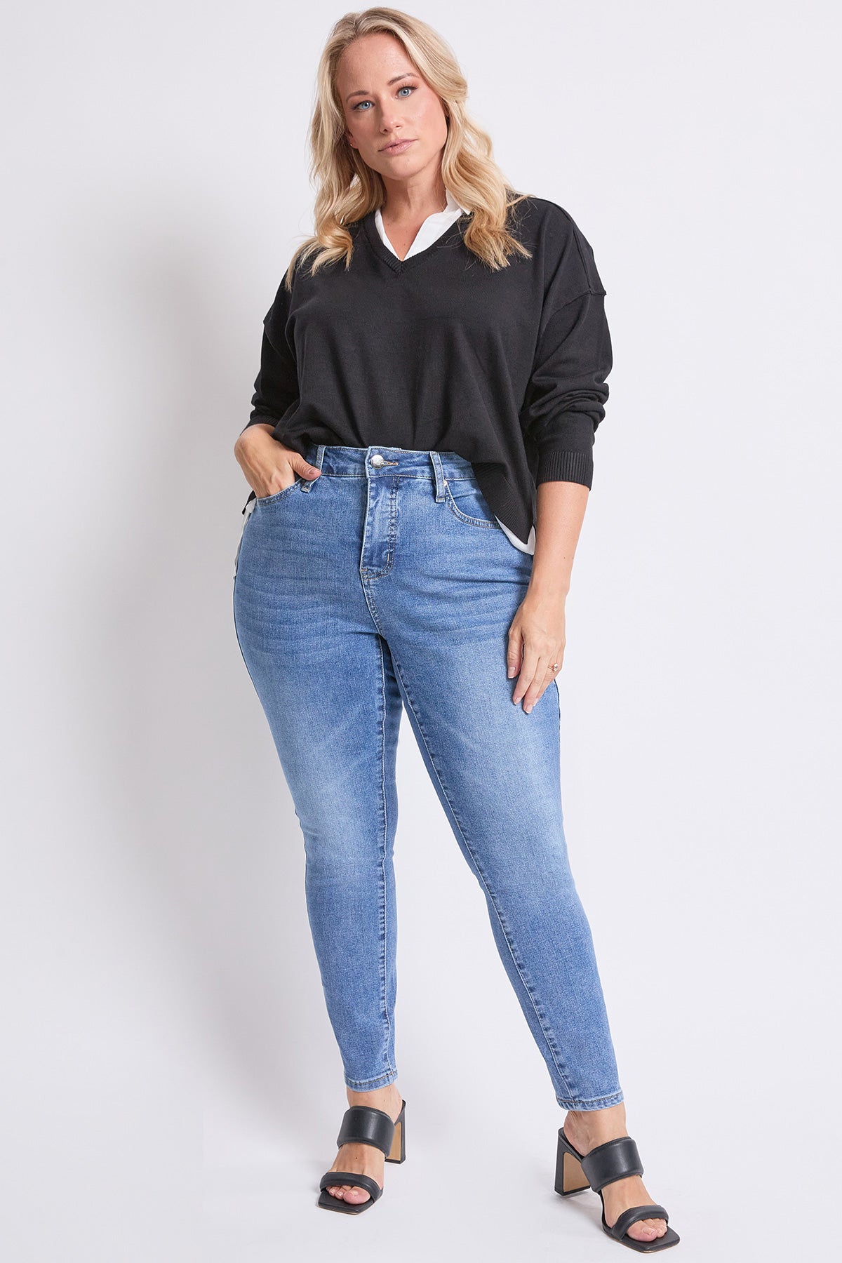 Women's plus High Rise Basic 5 Pocket Skinny Jeans in W Black view 5 - High-Waisted - Women'S Plus Jeans On Sale