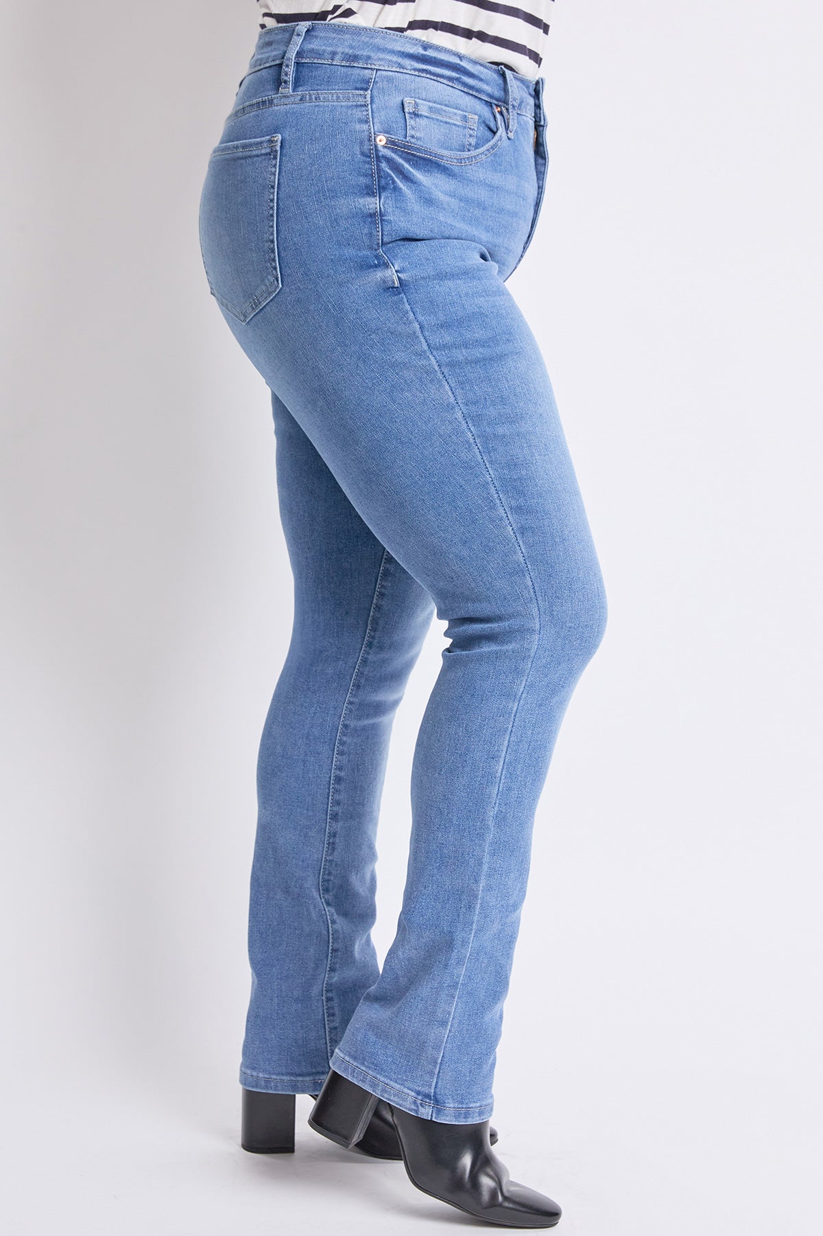 Women's plus High Rise Basic 5 Pocket Straight Jeans in M Medium Blue view 4 - High-Waisted - Women'S Plus Jeans On Sale