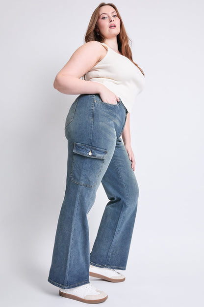 Women's plus High Rise Wide Leg Skater Cargo Jeans in W Black view 5 - High-Waisted - Women'S Plus Jeans On Sale