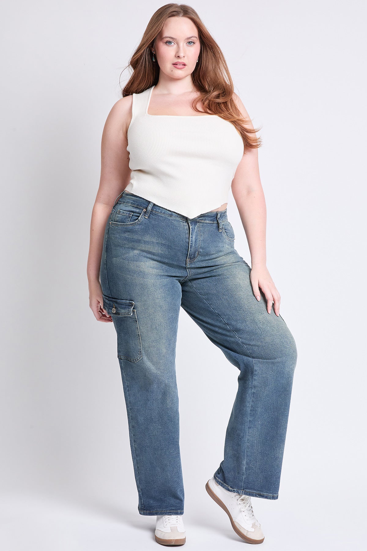 Women's plus High Rise Wide Leg Skater Cargo Jeans in W Black view 6 - High-Waisted - Women'S Plus Jeans On Sale