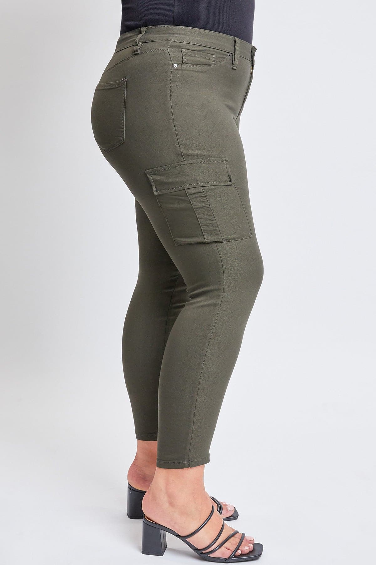 Women's plus Hyperstretch Skinny Cargo Pants in Black view 4 - Comfort Stretch - Women'S Plus Pants (bottom)