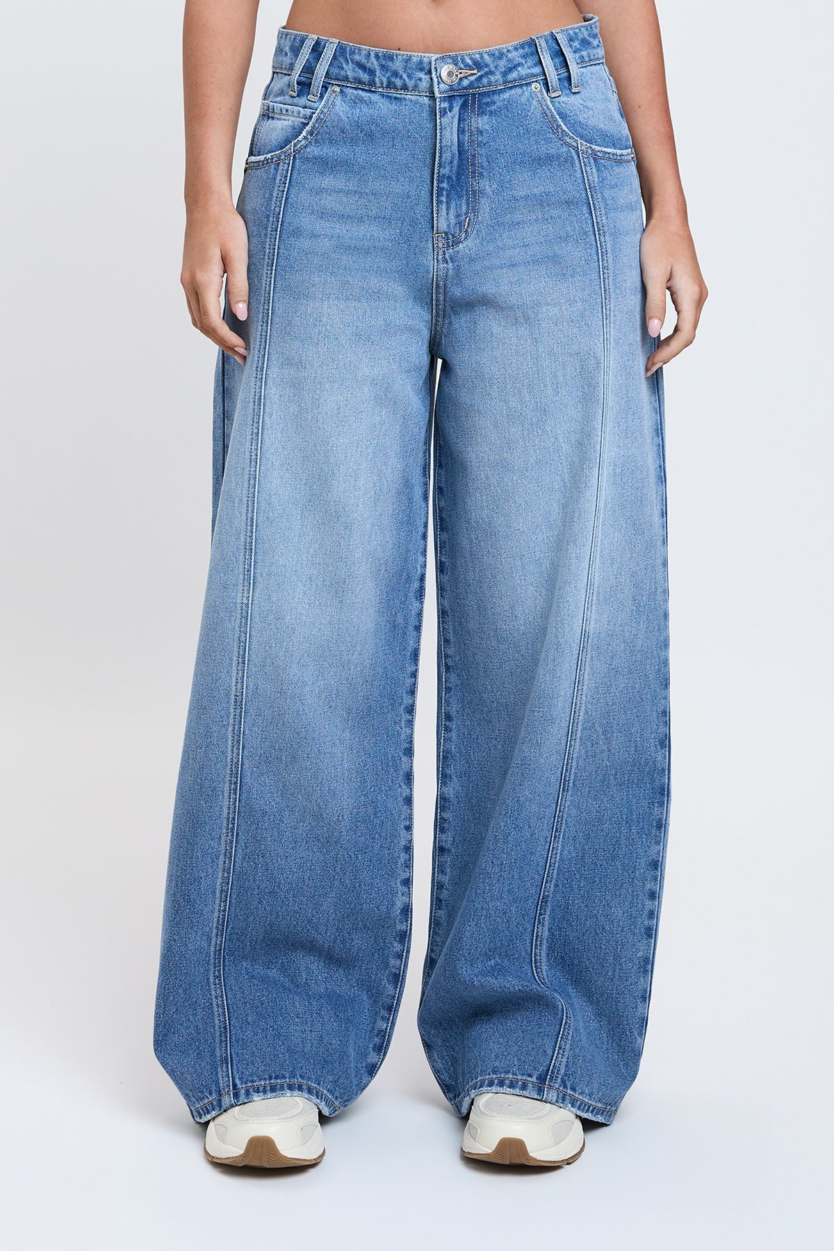 Women's Relaxed Extra Baggy Wide Leg Jeans in C Sky Blue view 10 - Relaxed Fit - Women'S Relaxed Jeans Petite (bottom)