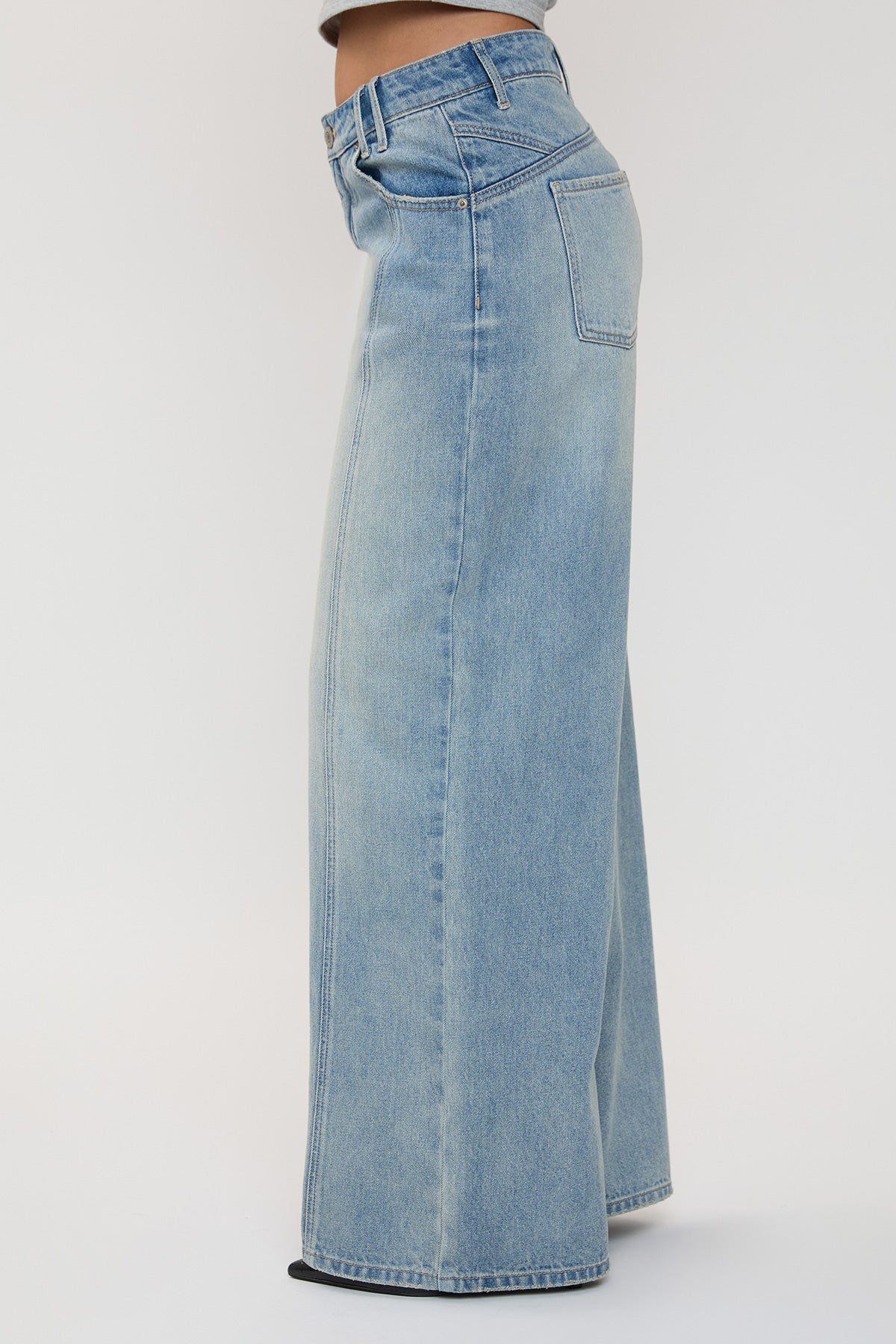 Women's Relaxed Extra Baggy Wide Leg Jeans in J Faded Blue view 3 - Relaxed Fit - Women'S Relaxed Jeans Petite (bottom)
