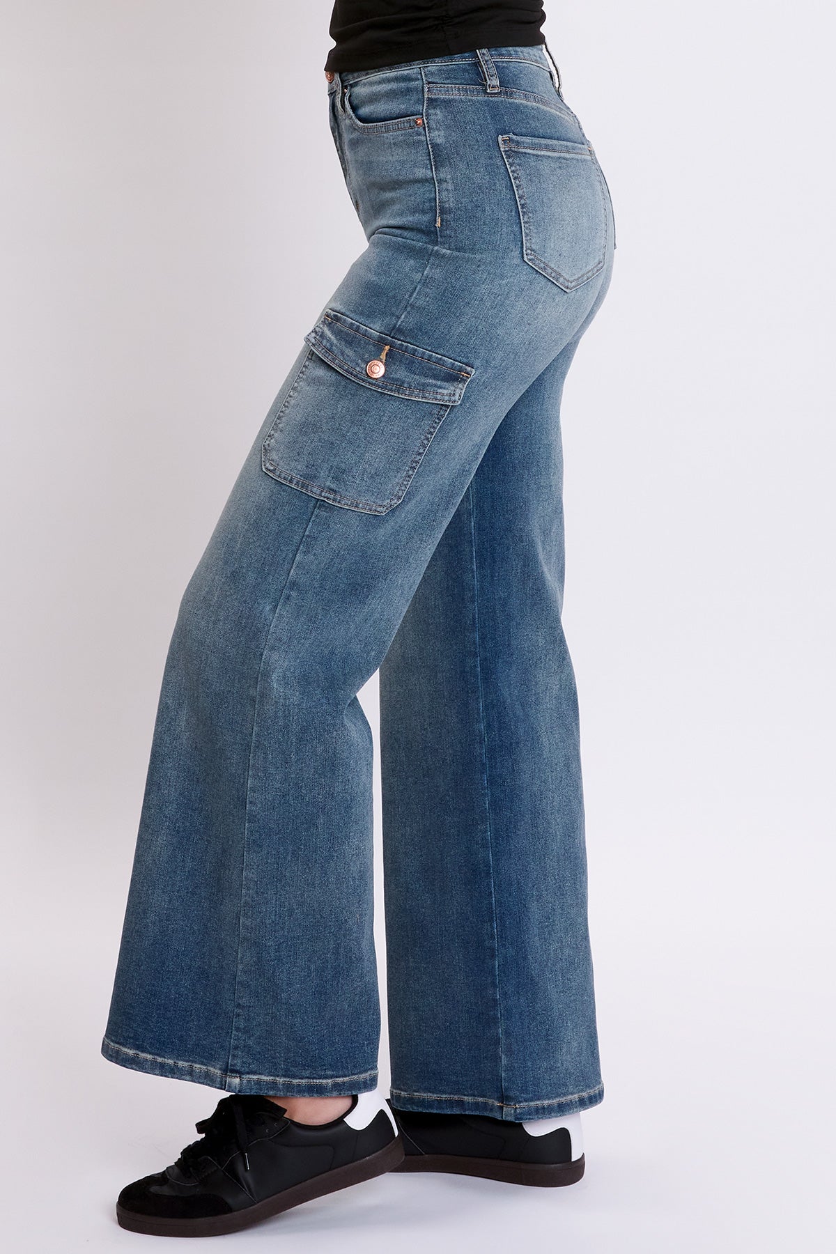 Women's Skater Cargo Wide Leg Jeans Denim in T Tinted Blue view 10 - Womens Skater Jeans Bershka (bottom)