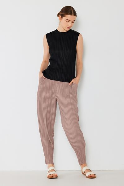 Marina West Swim Pleated Relaxed-Fit Slight Drop Crotch Jogger | us.meeeshop
